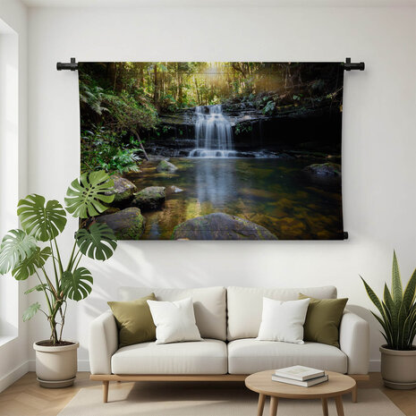 Waterval en oase in het bos