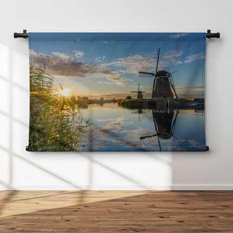 Verbazingwekkende zonsondergang boven de molens van Kinderdijk