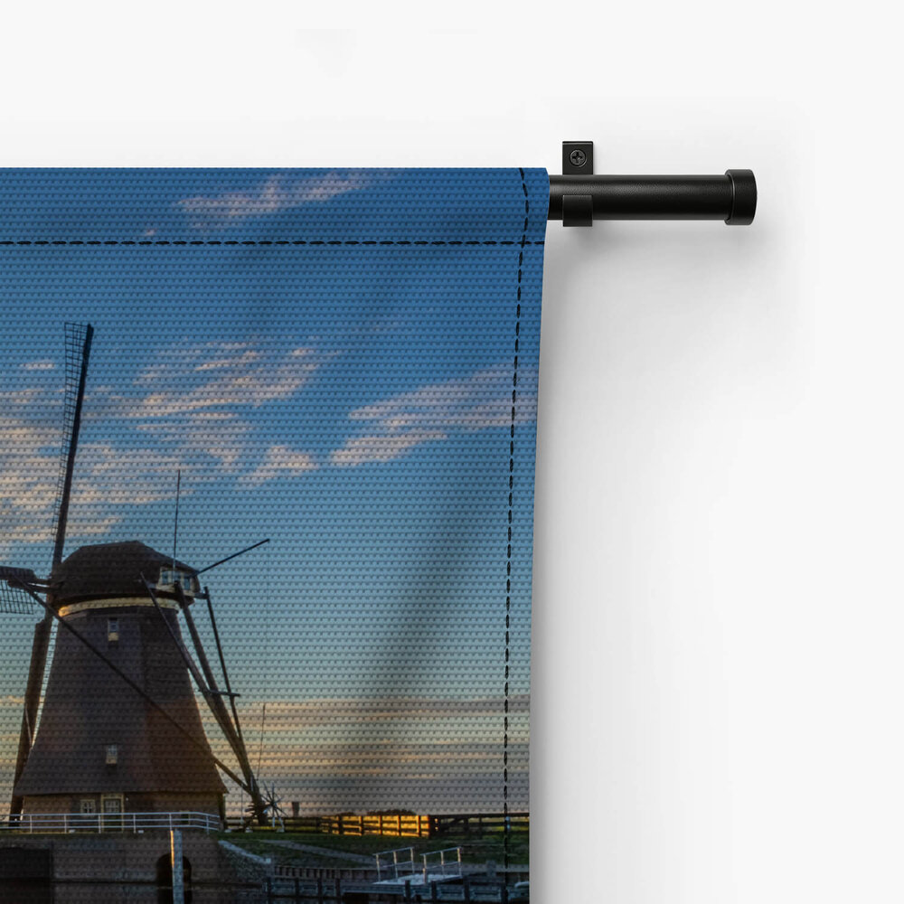 Verbazingwekkende zonsondergang boven de molens van Kinderdijk