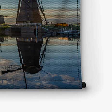 Verbazingwekkende zonsondergang boven de molens van Kinderdijk