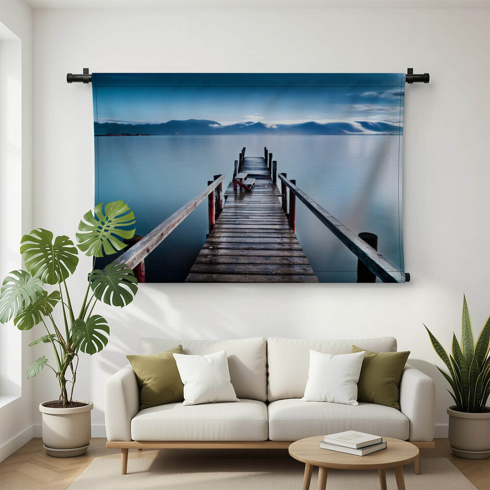 Uitzicht vanaf houten pier over Massaciuccoli meer
