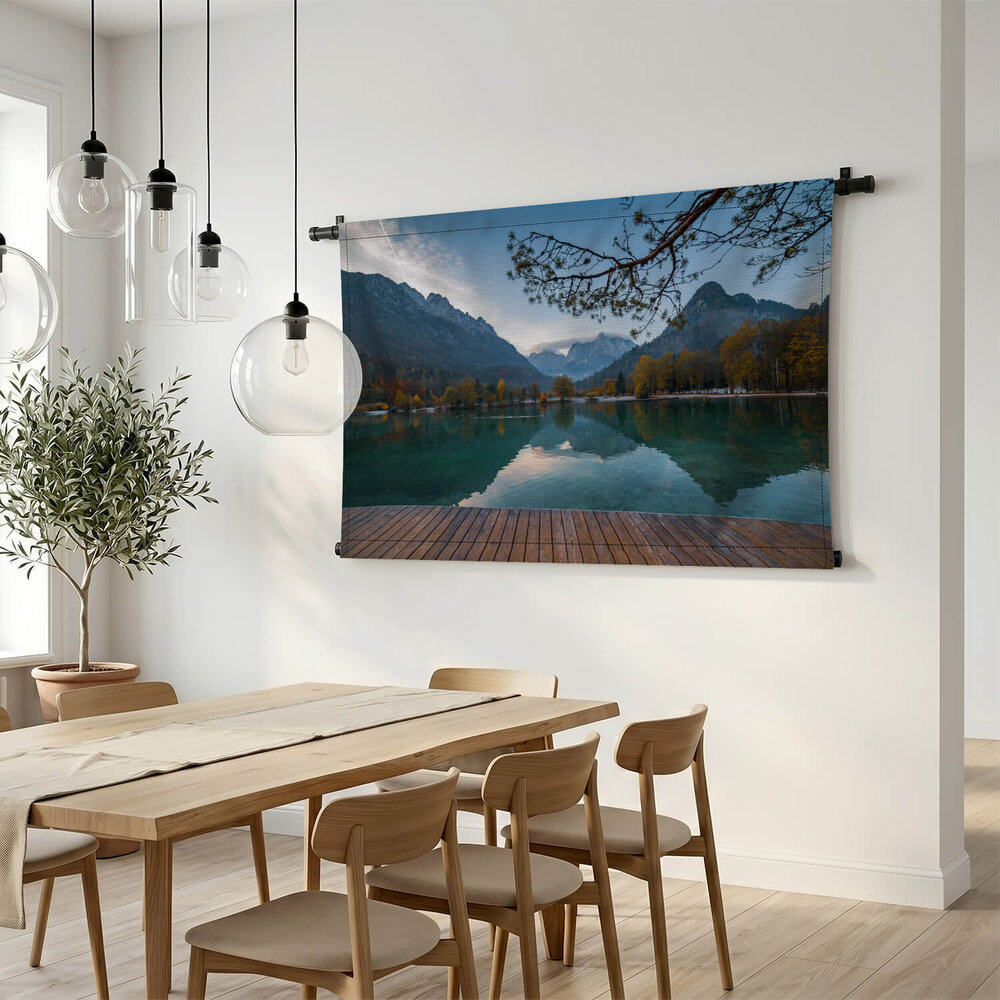 Jasna-meer met weerspiegelingen van de bergen in Slovenië