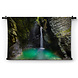 Prachtige waterval tussen de rotsen