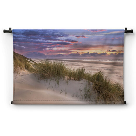 Uitzicht vanaf de duinen over het strand en de Noordzee