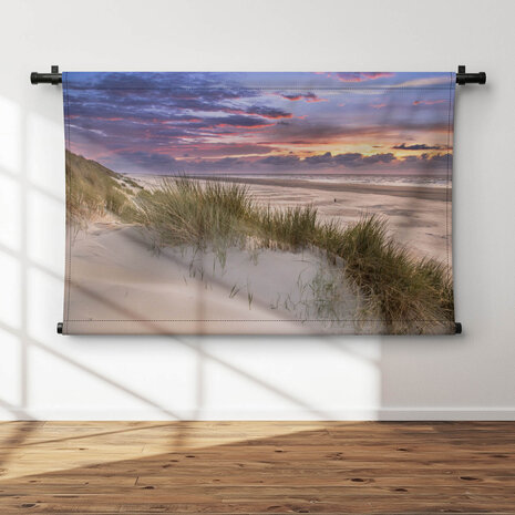 Uitzicht vanaf de duinen over het strand en de Noordzee