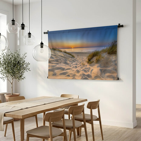Uitnodigende zonsondergang op het strand in Zeeland