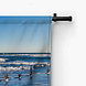 Versleten meerpalen op het strand
