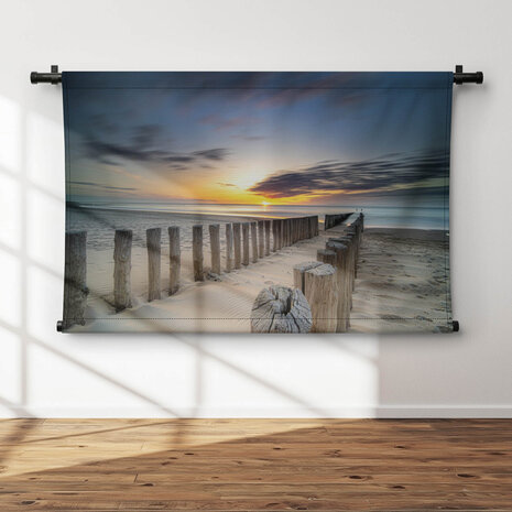 Golfbrekers verdwijnend in de Noordzee in Nederland