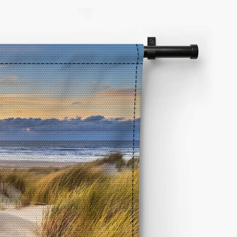 Uitzicht vanaf duintop over Noordzee