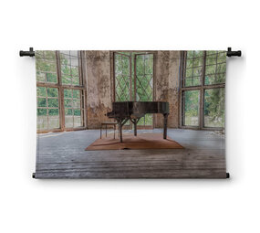 Piano in een verlaten landhuis