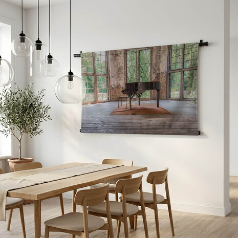 Piano in een verlaten landhuis