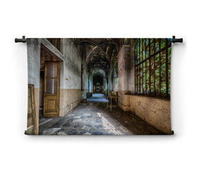 Urbex beeld van een verlaten gang