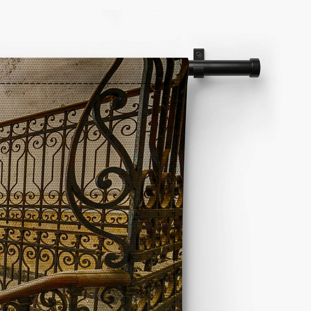 Klassiek trappenhuis in oud en verlaten ziekenhuis