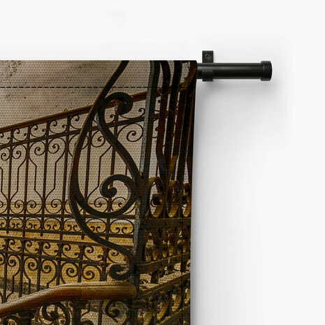 Klassiek trappenhuis in oud en verlaten ziekenhuis