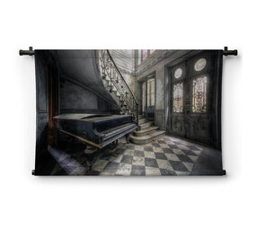 Piano in verlaten kasteeltje in Frankrijk