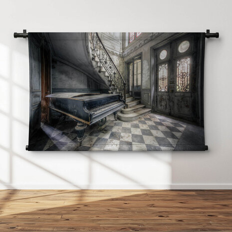 Piano in verlaten kasteeltje in Frankrijk