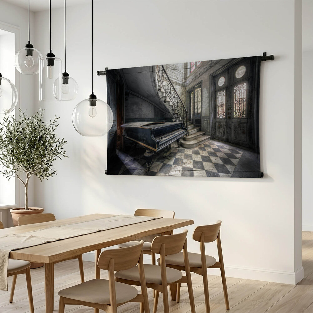 Piano in verlaten kasteeltje in Frankrijk