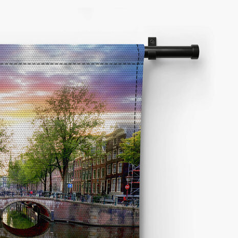 Amsterdamse grachtenpanden bij zonsondergang
