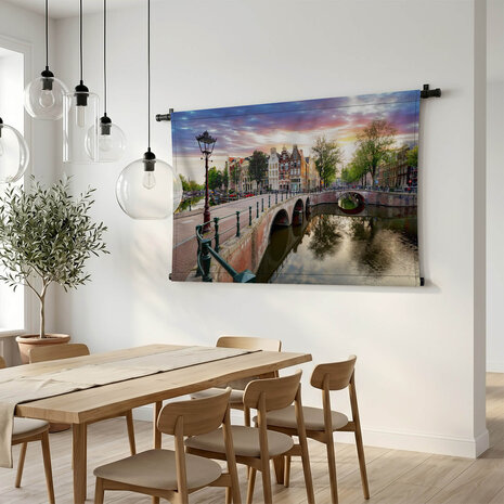 Amsterdamse grachtenpanden bij zonsondergang