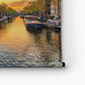 Amsterdamse skyline bij zonsondergang aan de gracht