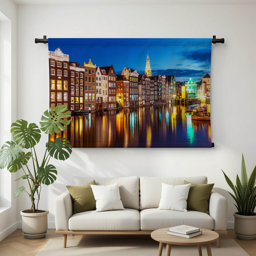 Zomeravond met uitzicht op iconische Amsterdamse gebouwen