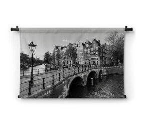 Gracht van Amsterdam in zwart-wit