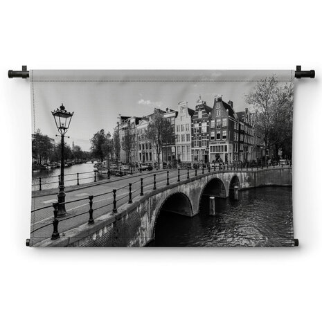Gracht van Amsterdam in zwart-wit