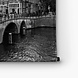 Gracht van Amsterdam in zwart-wit