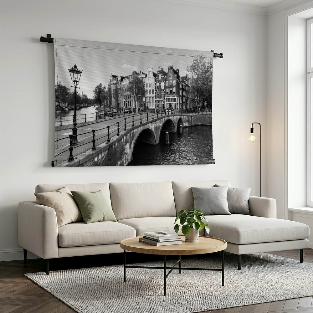 Gracht van Amsterdam in zwart-wit