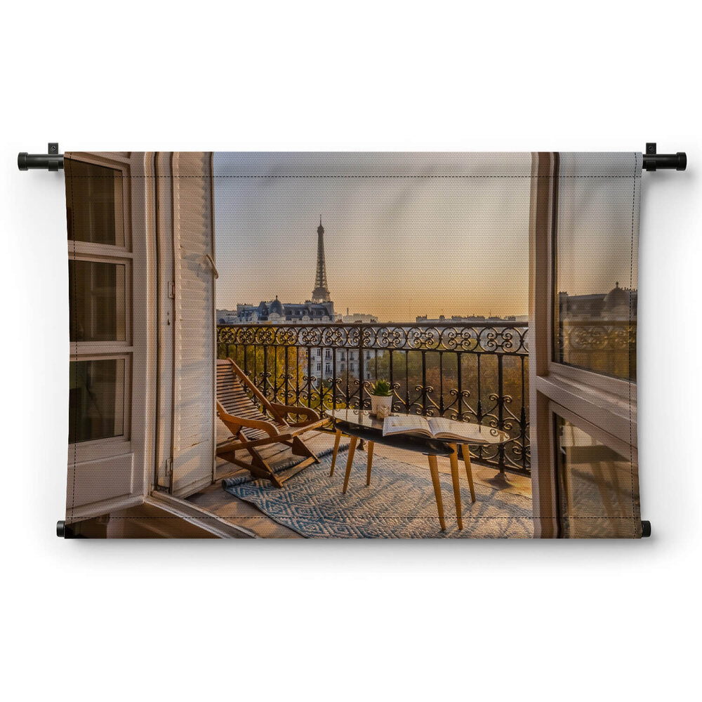 Sfeervol Frans balkon bij zonsondergang