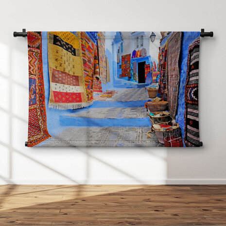 Straatje in Chefchaouen met kleden