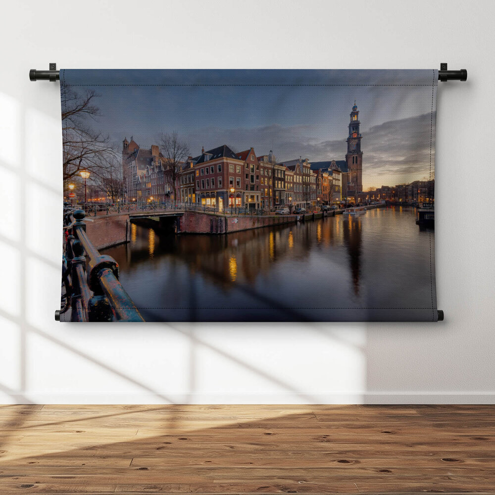Uitzicht over Prinsengracht naar Westerkerk en Anne Frank huis
