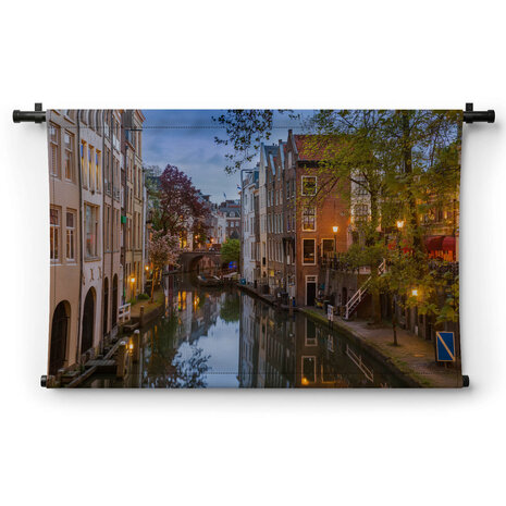 Sfeervol Utrechtse gracht in de avond