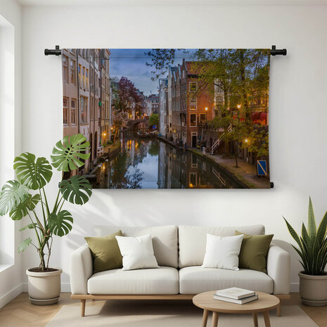 Sfeervol Utrechtse gracht in de avond