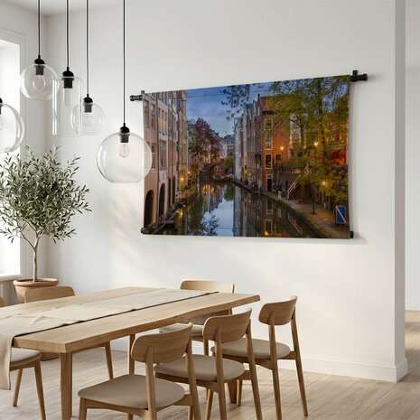 Sfeervol Utrechtse gracht in de avond