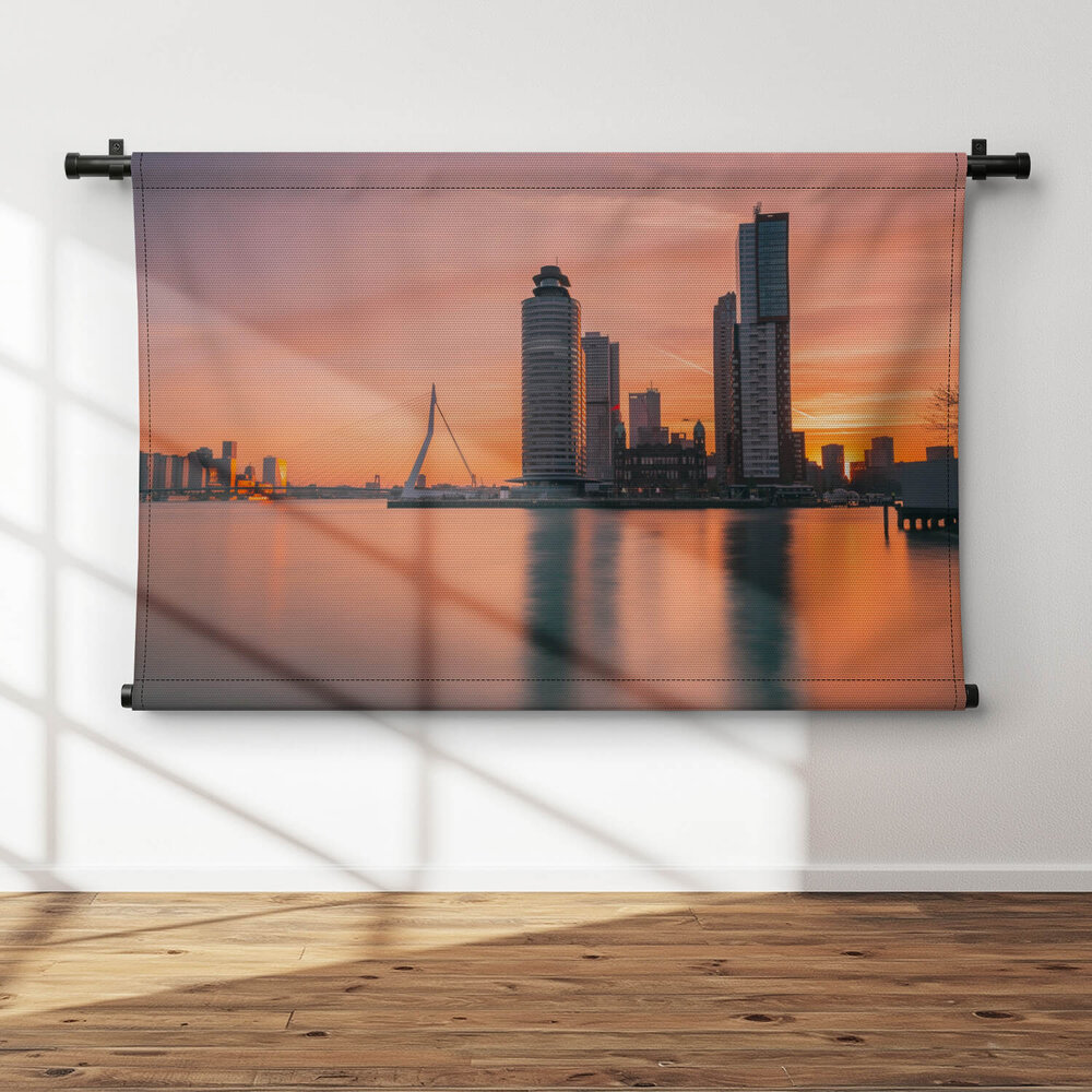 Rotterdamse skyline bij zonsopkomst