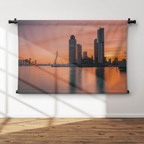 Rotterdamse skyline bij zonsopkomst