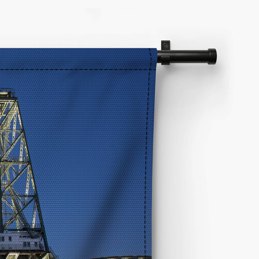 Sfeervol verlichte brug De Hef in Rotterdam