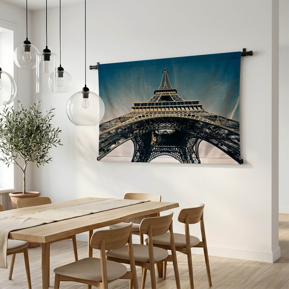 Indrukwekkende Eiffeltoren vanaf onderen