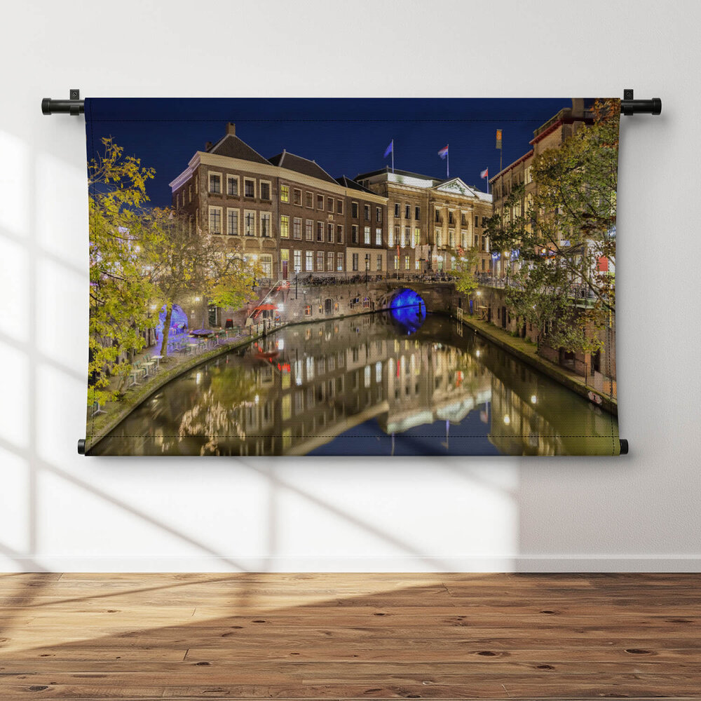 Historische huizen aan de gracht in Utrecht