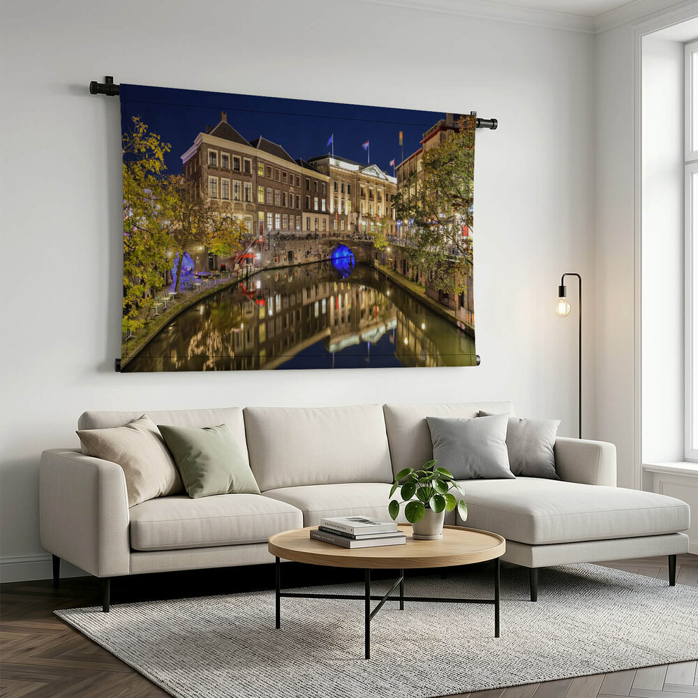 Historische huizen aan de gracht in Utrecht