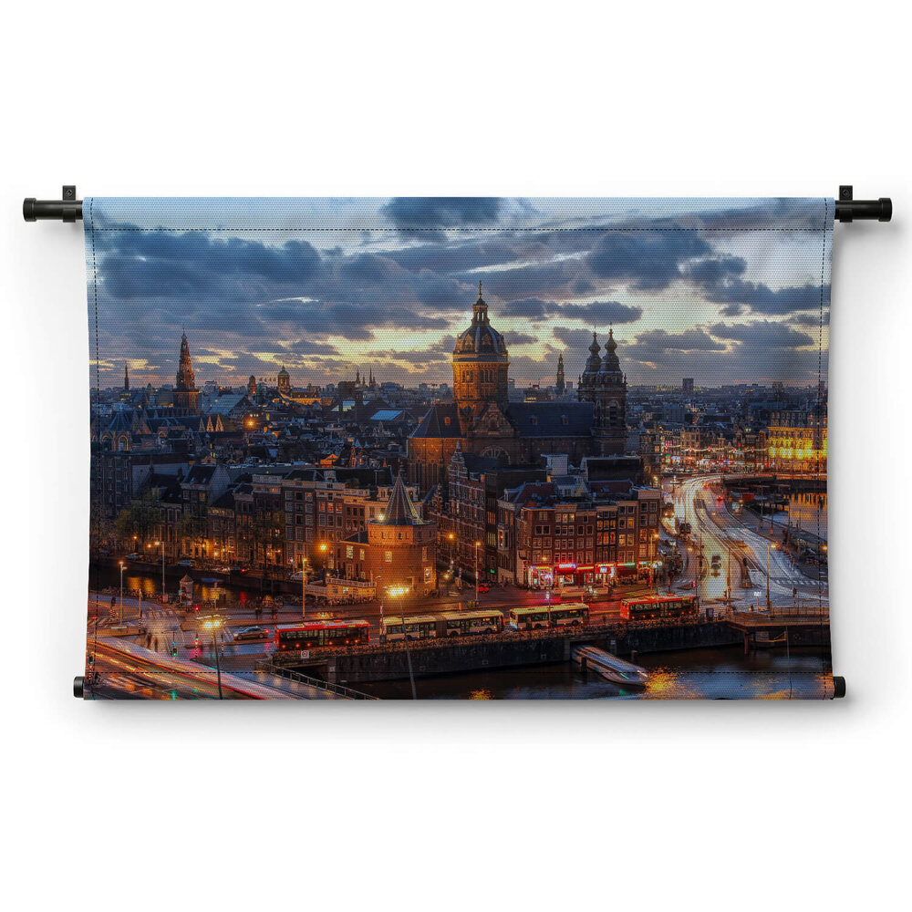 Luchtfoto van Amsterdam in de avond
