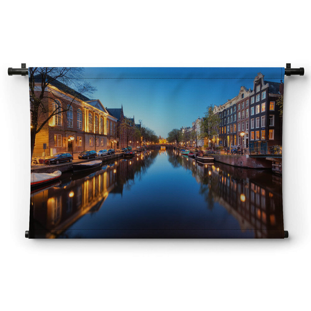 Nachtelijk stadsgezicht in Amsterdam