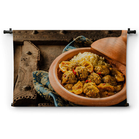 Traditionele tajine schotel van gehaktballen en couscous