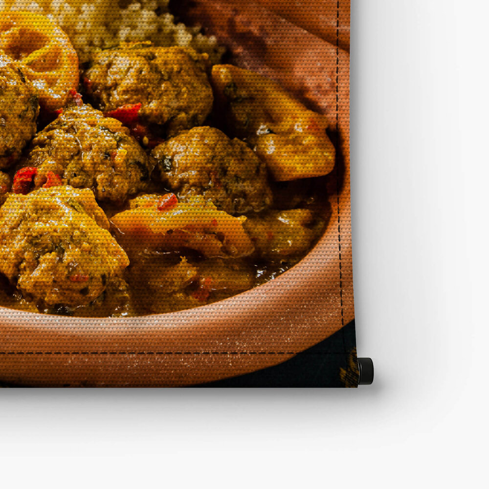 Traditionele tajine schotel van gehaktballen en couscous