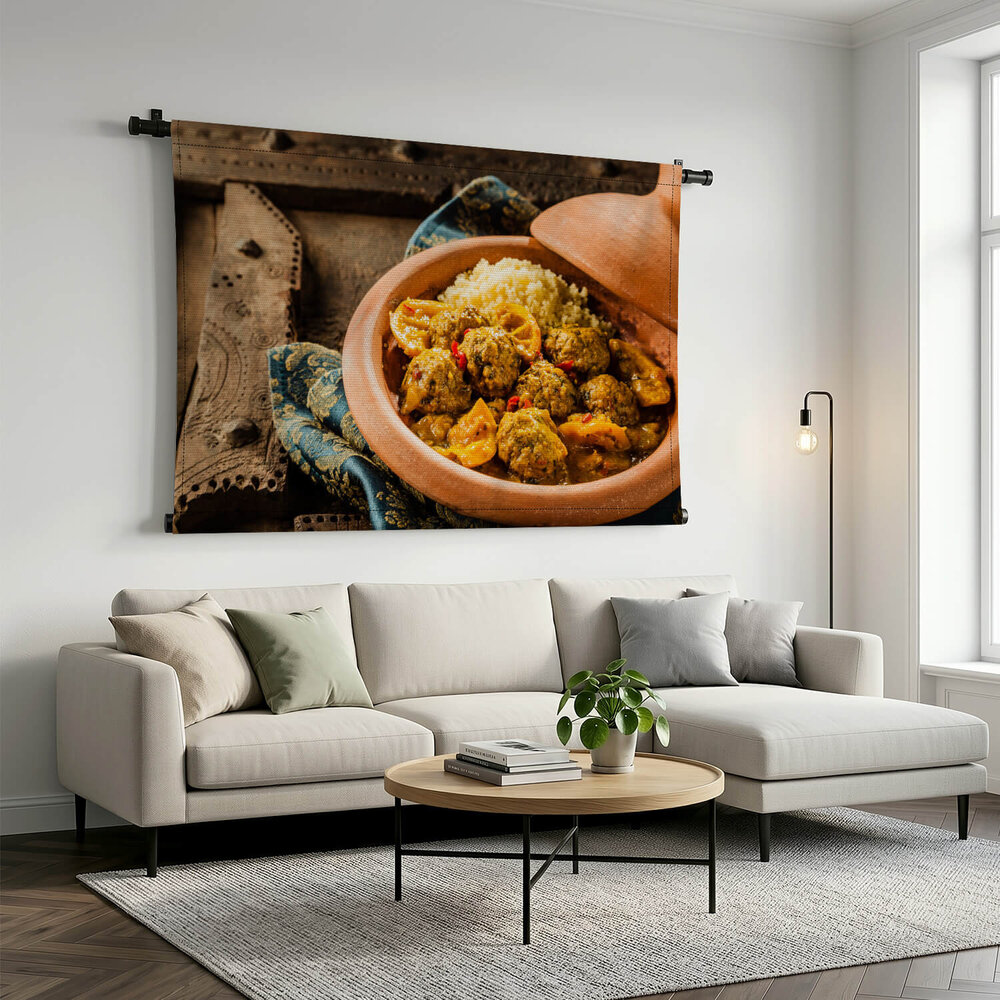 Traditionele tajine schotel van gehaktballen en couscous