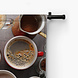 Ensemble van verschillende kopjes en kannen koffie