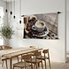 Smakelijk dampend kopje koffie omringd door bonen