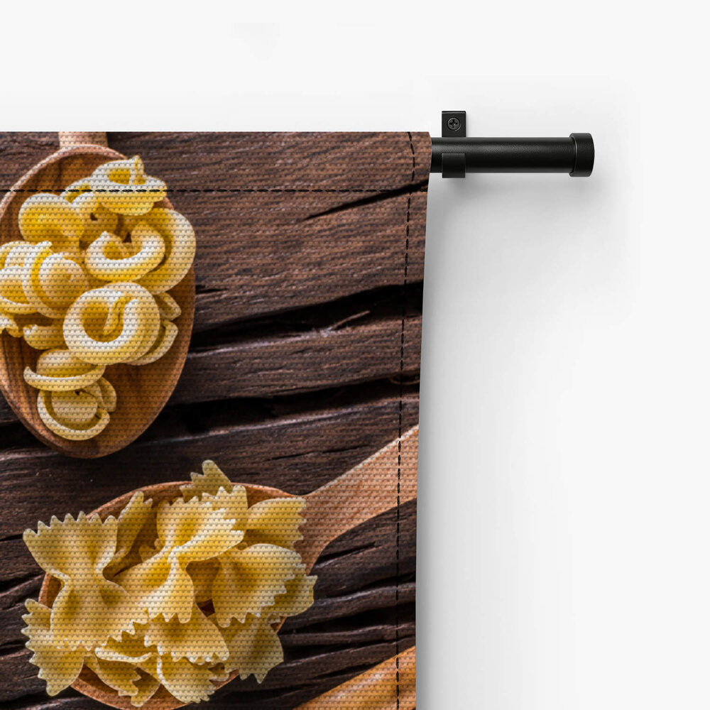 Verschillende pastasoorten op tafel