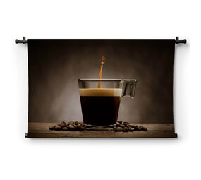 Espresso met opspattende druppel